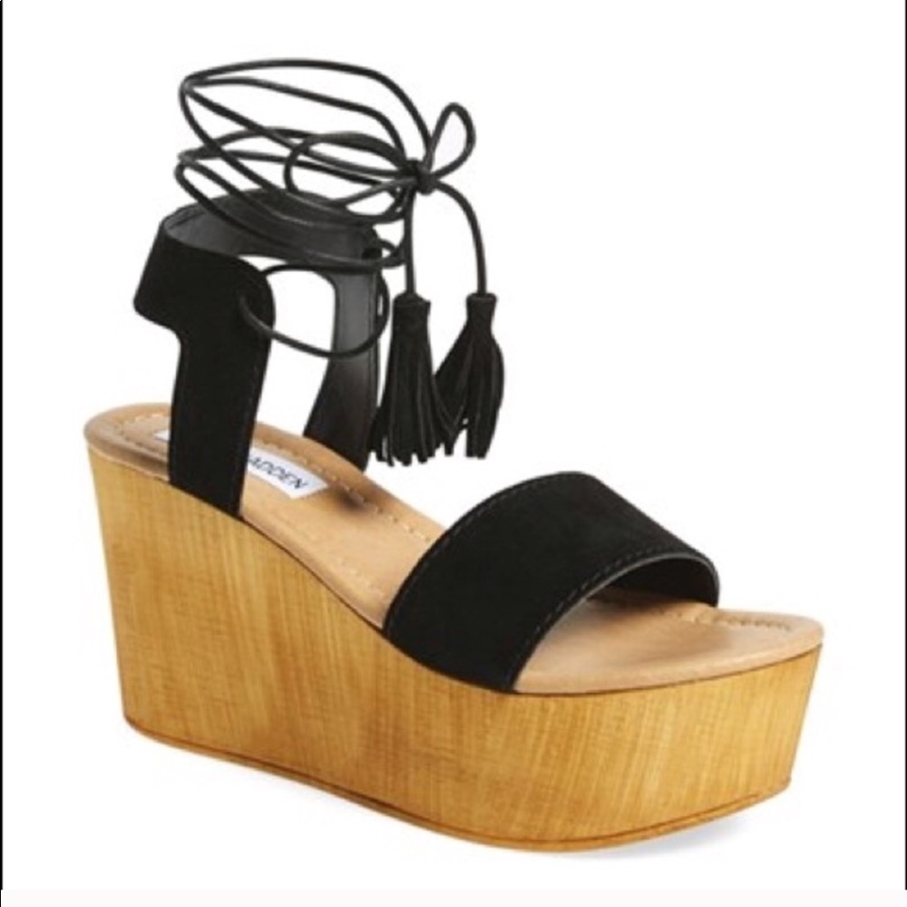 🌟⭐️ ISO Steve Madden Shannon Wedge🌟⭐️